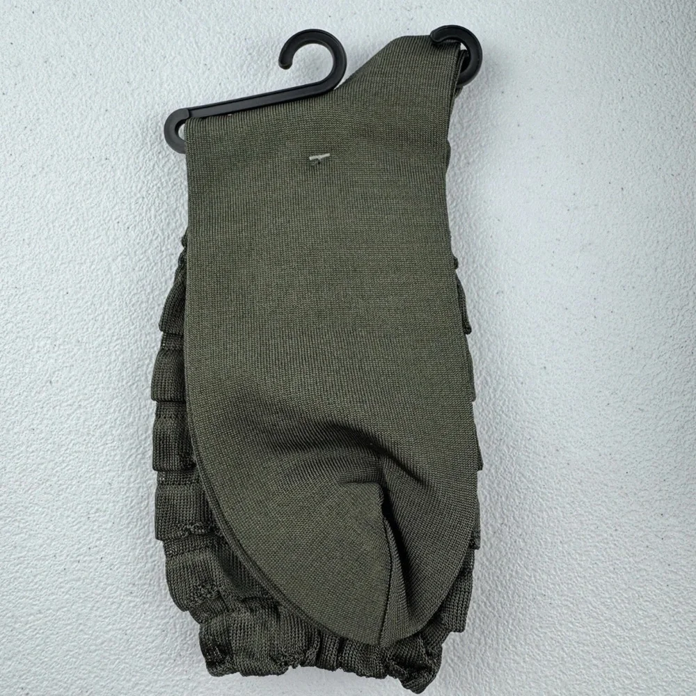 HUE Ruffle Tiered Socks Womens One Size Fits Most Shadow Olive 1‎ Pair New